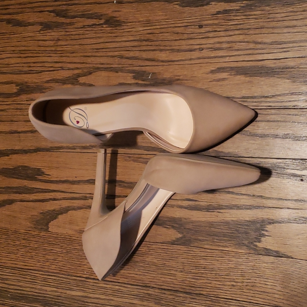 Nude Pumps size 7.5